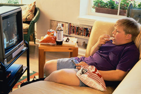 fat-kid-eating-chips-watching-tv.jpg